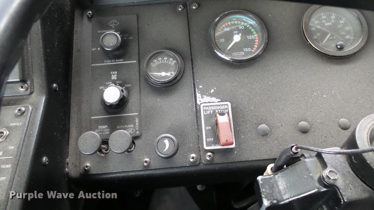 image for item DC3236 2002 Gillig C20B096N4 transit bus