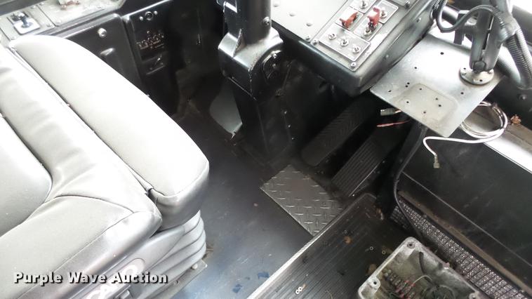 image for item DC3236 2002 Gillig C20B096N4 transit bus