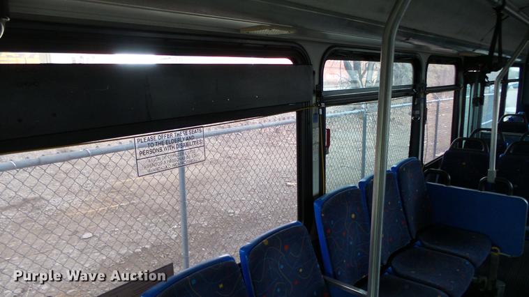 image for item DC3236 2002 Gillig C20B096N4 transit bus