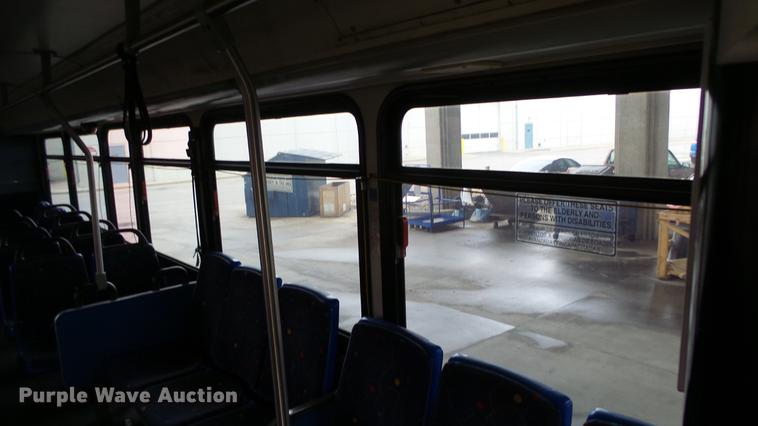 image for item DC3236 2002 Gillig C20B096N4 transit bus