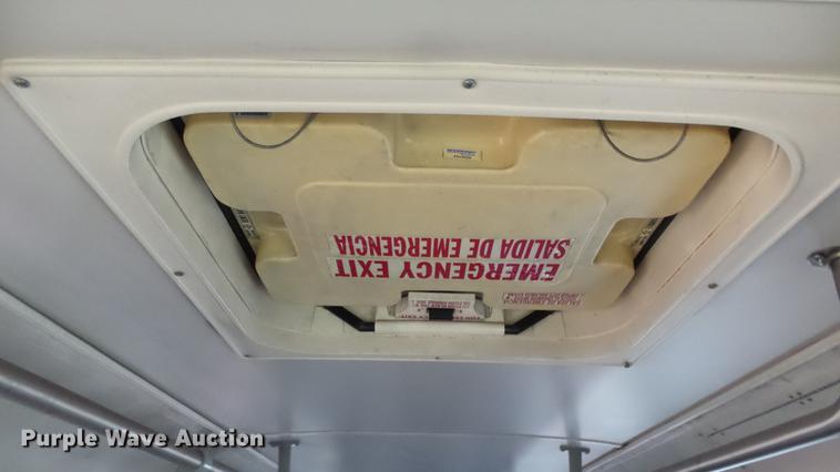 image for item DC3236 2002 Gillig C20B096N4 transit bus