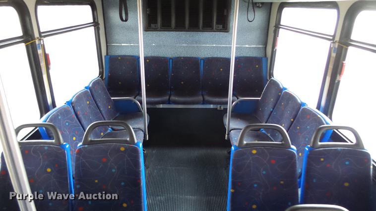 image for item DC3236 2002 Gillig C20B096N4 transit bus