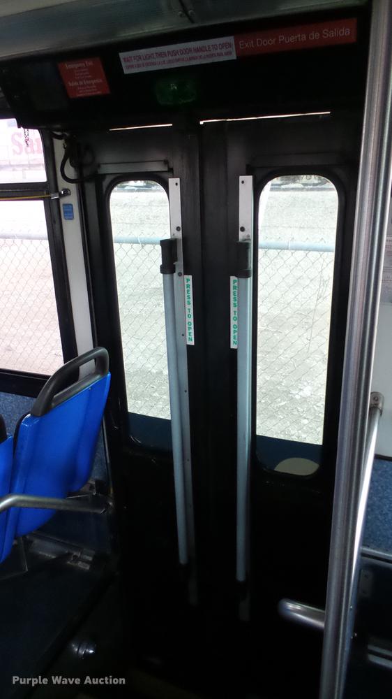 image for item DC3236 2002 Gillig C20B096N4 transit bus