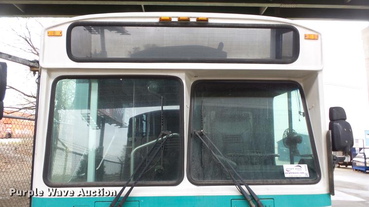 image for item DC3236 2002 Gillig C20B096N4 transit bus