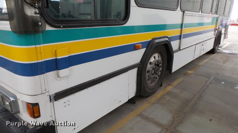 image for item DC3236 2002 Gillig C20B096N4 transit bus