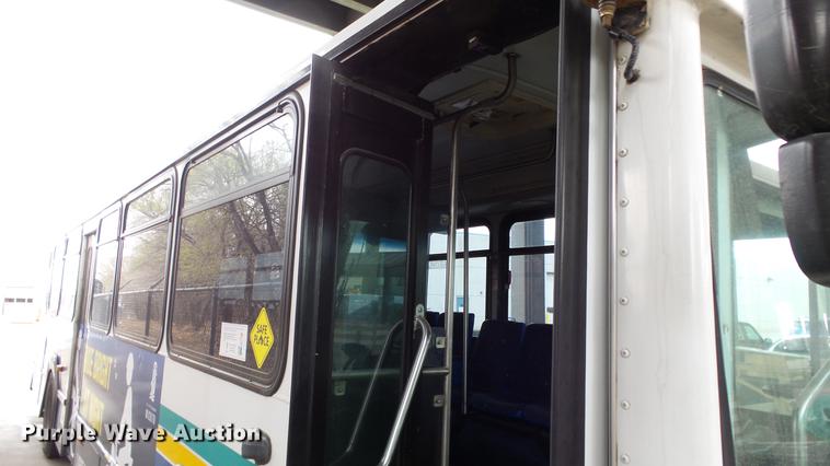 image for item DC3236 2002 Gillig C20B096N4 transit bus