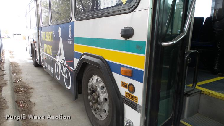 image for item DC3236 2002 Gillig C20B096N4 transit bus