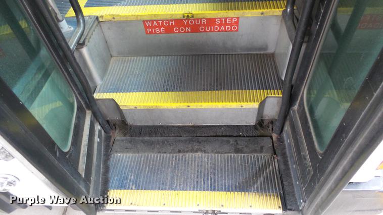 image for item DC3236 2002 Gillig C20B096N4 transit bus