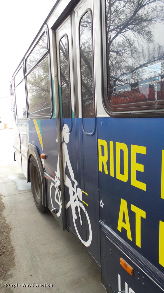 image for item DC3236 2002 Gillig C20B096N4 transit bus