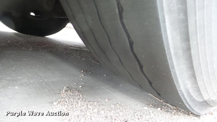 image for item DC3236 2002 Gillig C20B096N4 transit bus