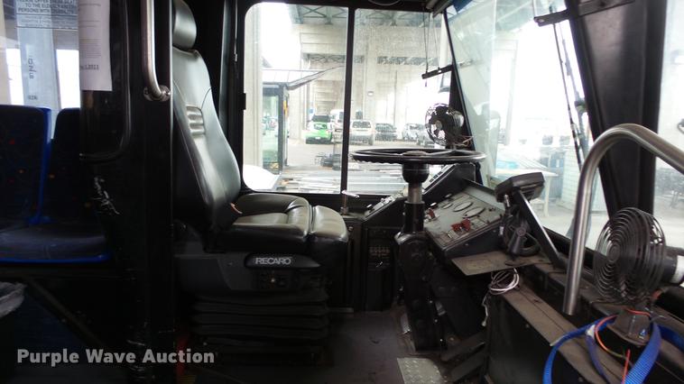 image for item DC3237 2002 Gillig C20B096N4 transit bus