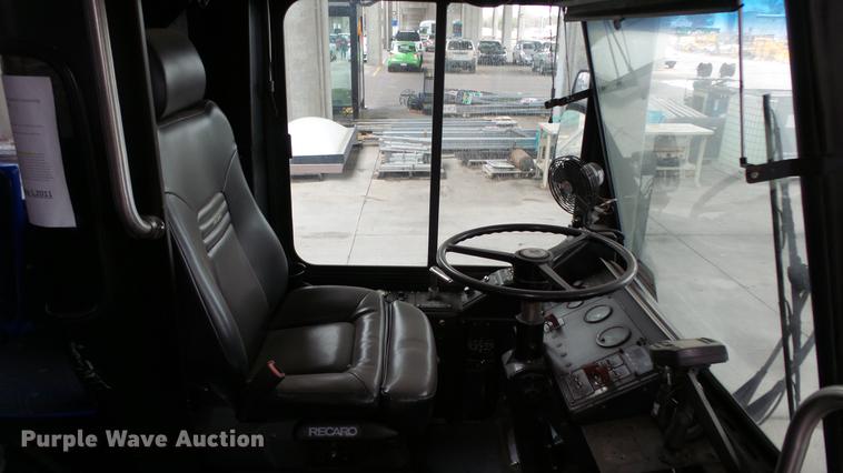 image for item DC3237 2002 Gillig C20B096N4 transit bus