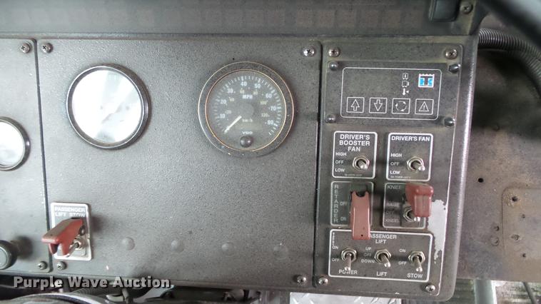 image for item DC3237 2002 Gillig C20B096N4 transit bus