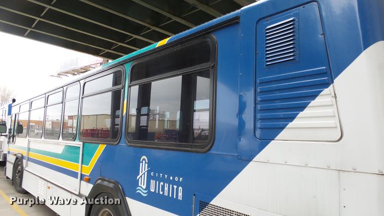 image for item DC3237 2002 Gillig C20B096N4 transit bus