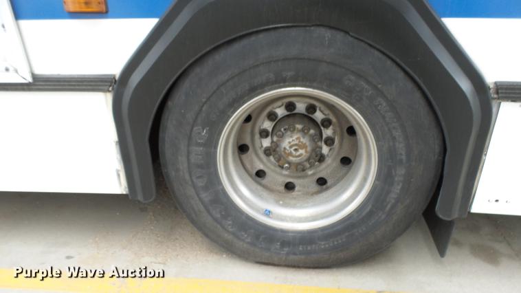 image for item DC3237 2002 Gillig C20B096N4 transit bus