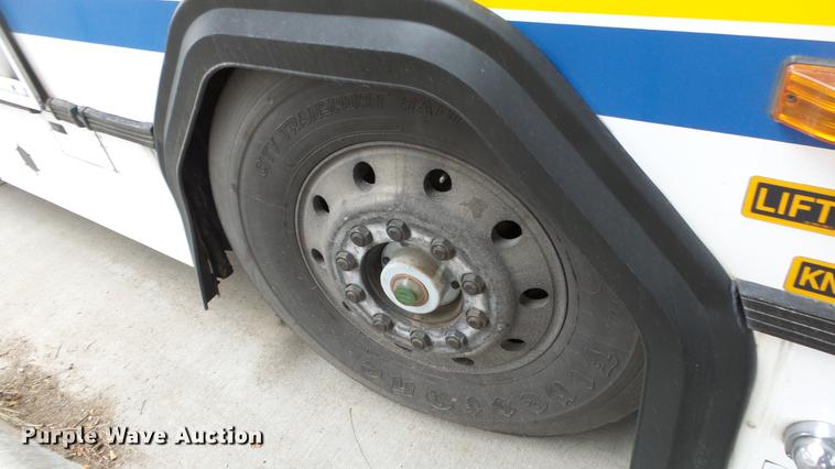 image for item DC3237 2002 Gillig C20B096N4 transit bus