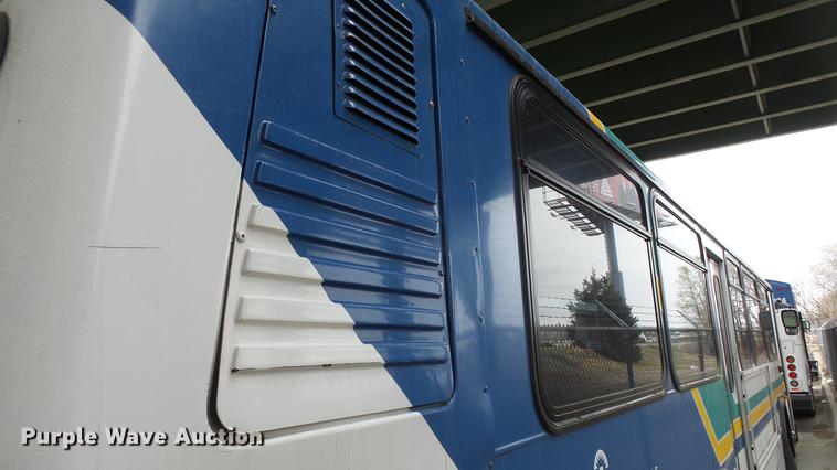 image for item DC3237 2002 Gillig C20B096N4 transit bus