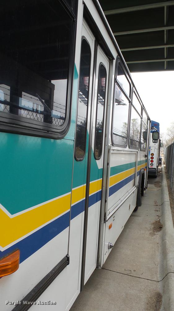 image for item DC3237 2002 Gillig C20B096N4 transit bus