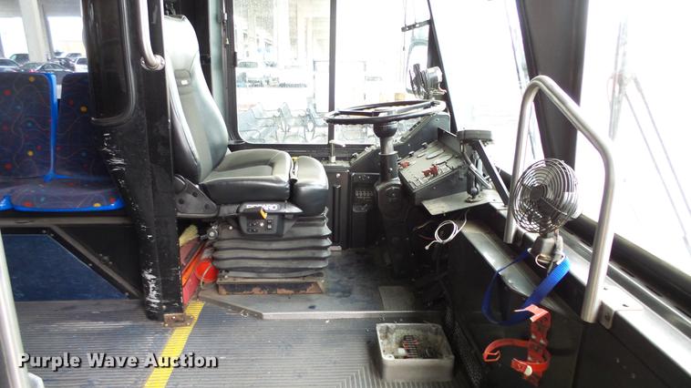 image for item DC3238 2002 Gillig C20B096N4 transit bus