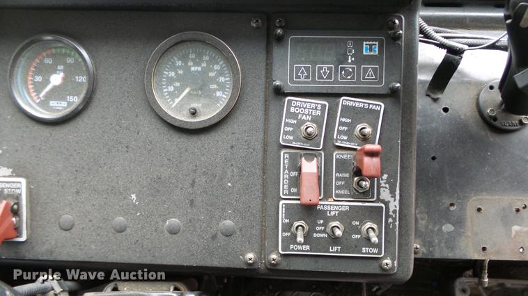 image for item DC3238 2002 Gillig C20B096N4 transit bus