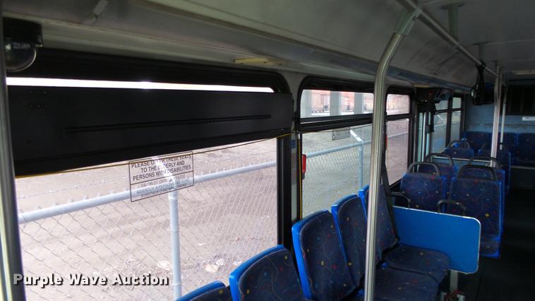 image for item DC3238 2002 Gillig C20B096N4 transit bus