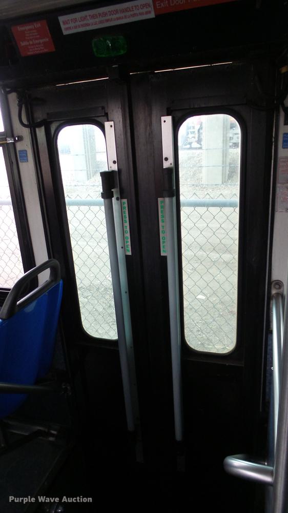 image for item DC3238 2002 Gillig C20B096N4 transit bus