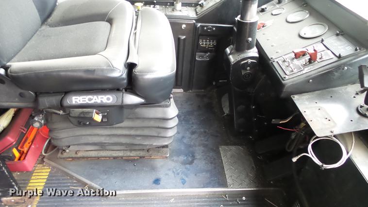 image for item DC3238 2002 Gillig C20B096N4 transit bus