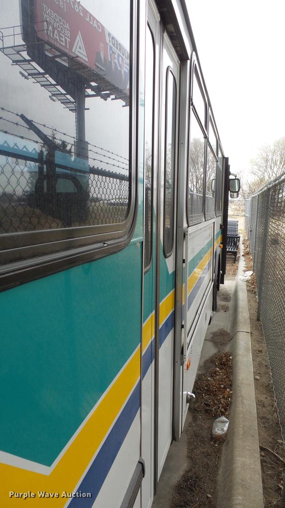 image for item DC3238 2002 Gillig C20B096N4 transit bus