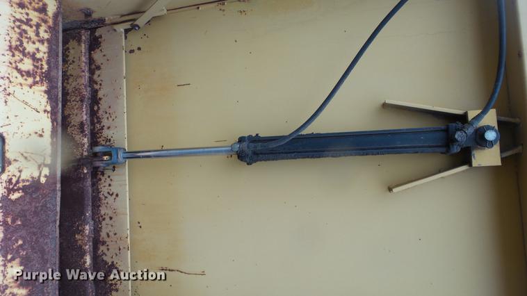 image for item DC3247 Knight 8040 Pro Twin slurry spreader