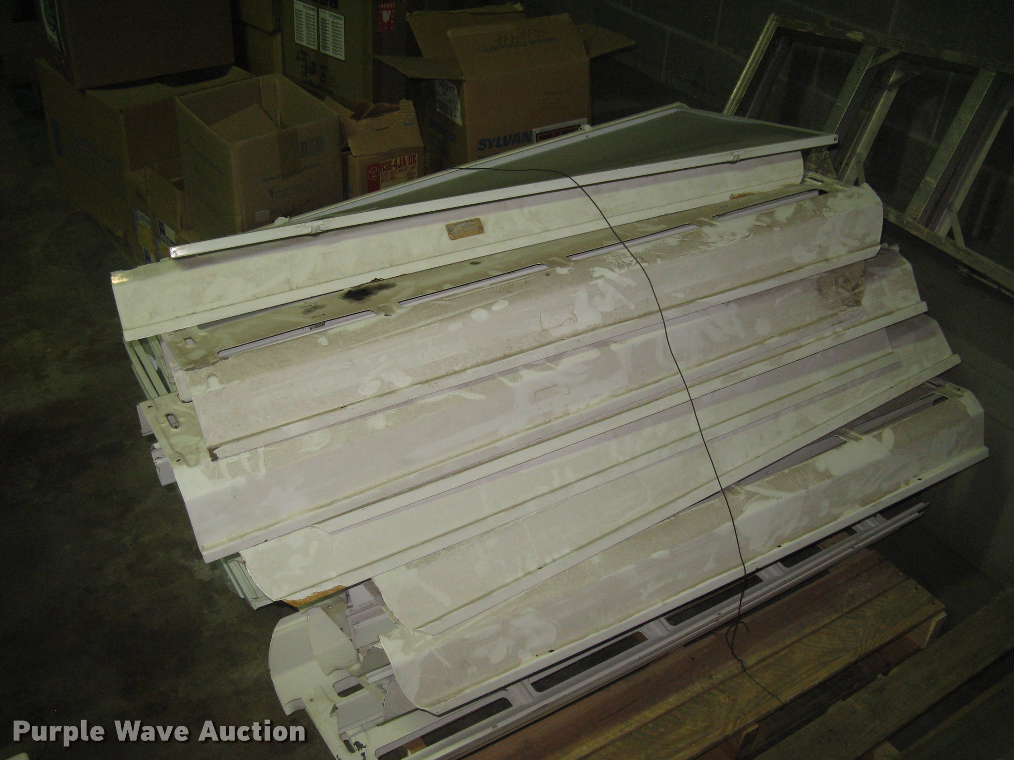 Approximately 7 pallets light fixtures in Wichita, KS Item BF9756