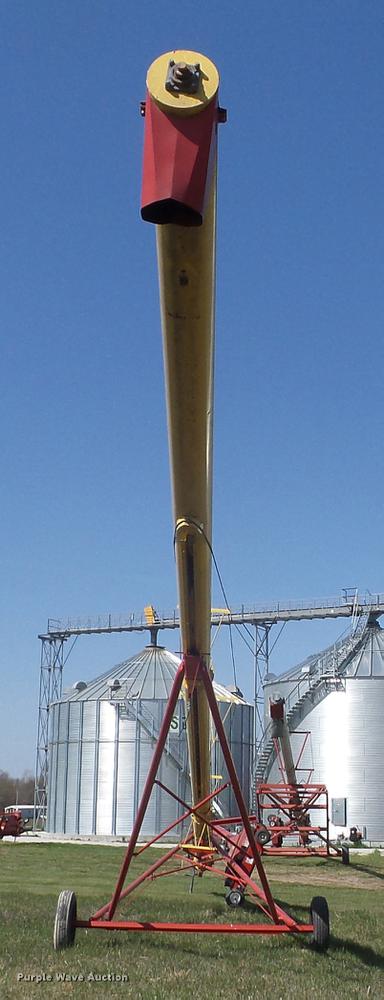 image for item AY9519 Westfield MK100-71 grain auger