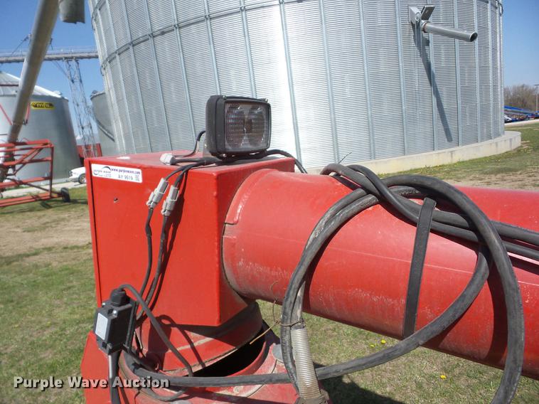 image for item AY9519 Westfield MK100-71 grain auger