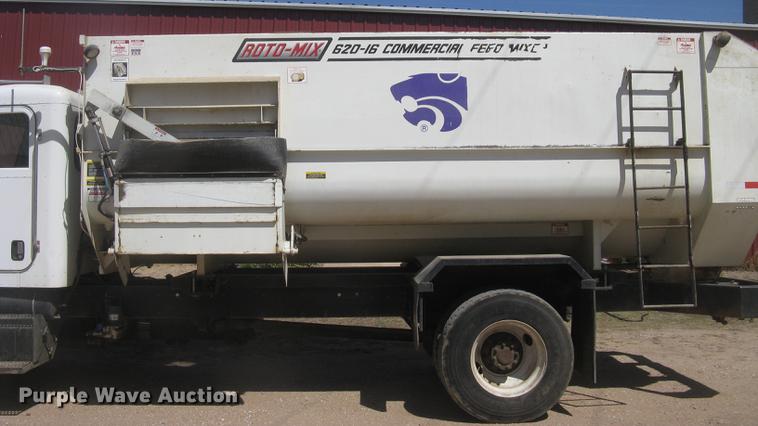 image for item DC2294 2008 Peterbilt 335 feed mixer truck