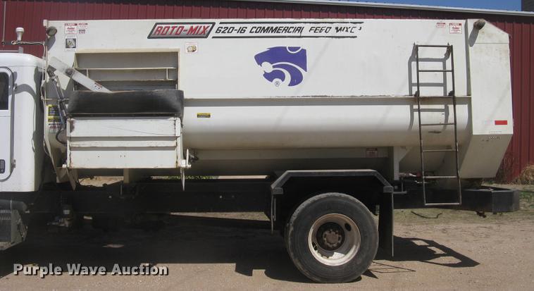 image for item DC2294 2008 Peterbilt 335 feed mixer truck