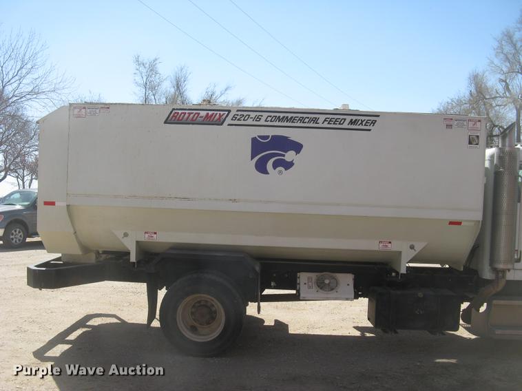 image for item DC2294 2008 Peterbilt 335 feed mixer truck