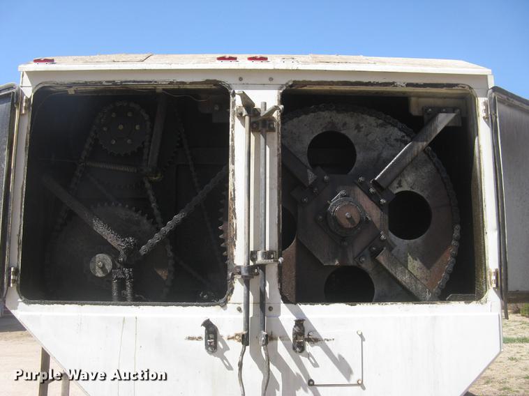 image for item DC2294 2008 Peterbilt 335 feed mixer truck