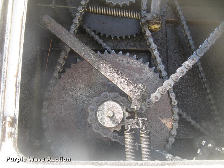 image for item DC2294 2008 Peterbilt 335 feed mixer truck