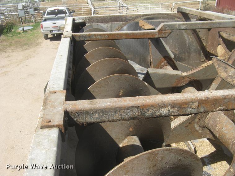 image for item DC2294 2008 Peterbilt 335 feed mixer truck