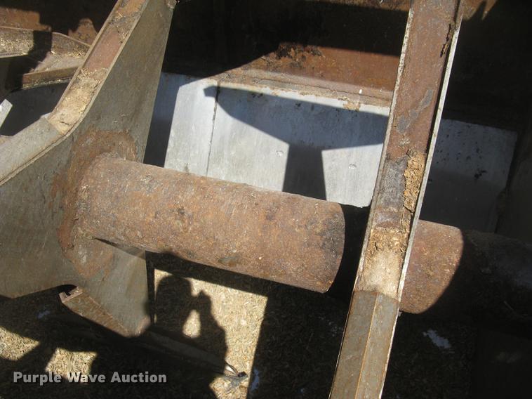 image for item DC2294 2008 Peterbilt 335 feed mixer truck