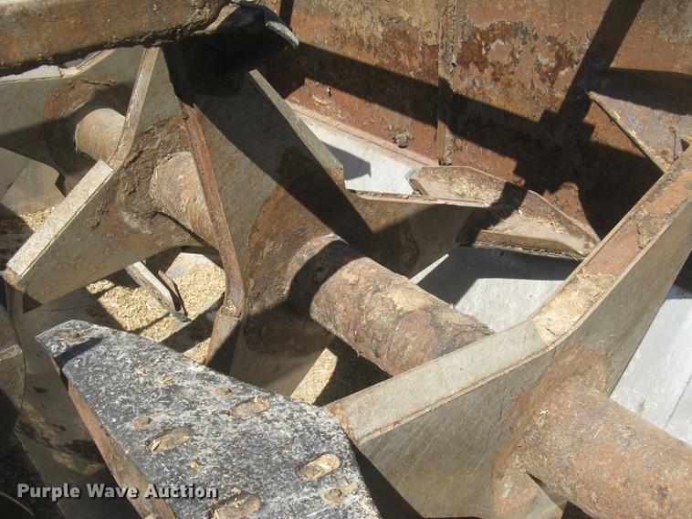 image for item DC2294 2008 Peterbilt 335 feed mixer truck