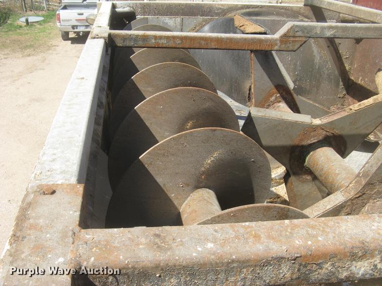 image for item DC2294 2008 Peterbilt 335 feed mixer truck