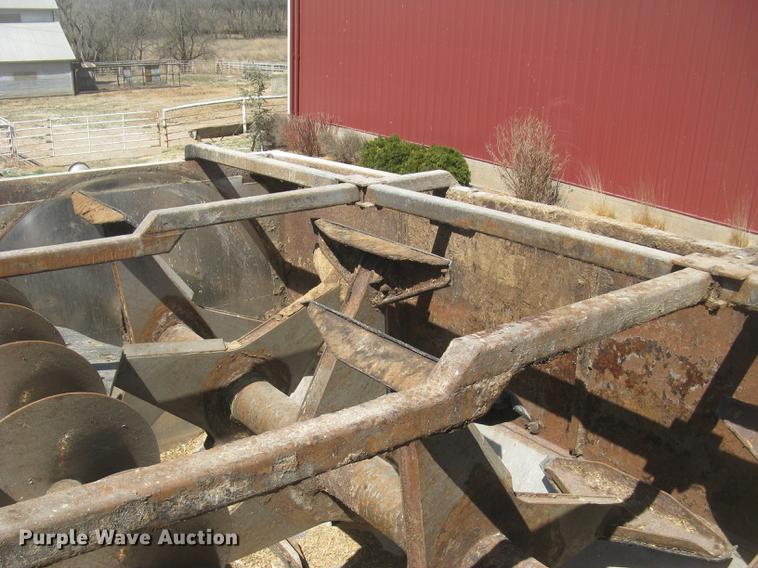 image for item DC2294 2008 Peterbilt 335 feed mixer truck