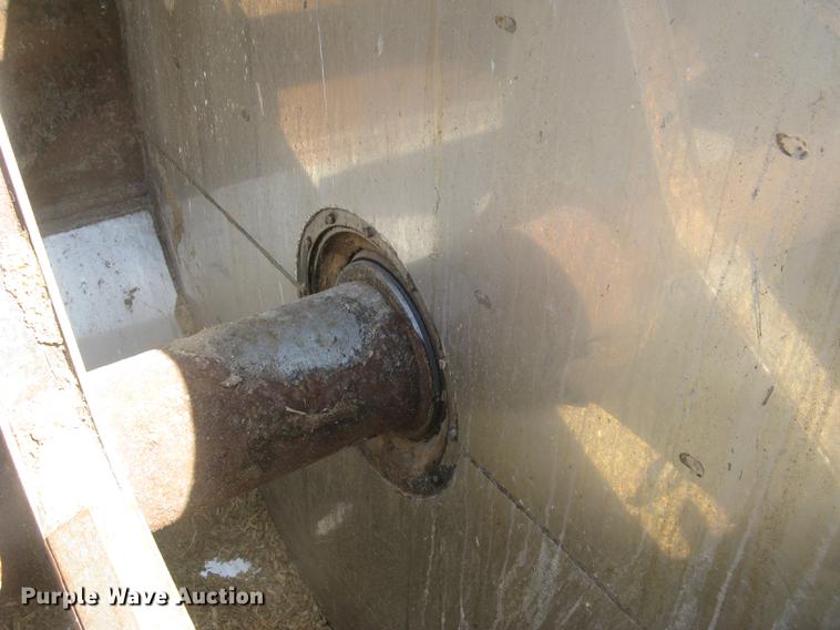 image for item DC2294 2008 Peterbilt 335 feed mixer truck