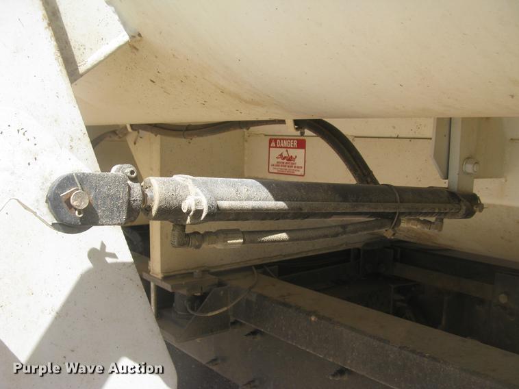 image for item DC2294 2008 Peterbilt 335 feed mixer truck