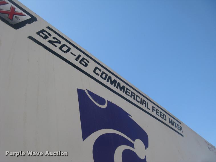 image for item DC2294 2008 Peterbilt 335 feed mixer truck