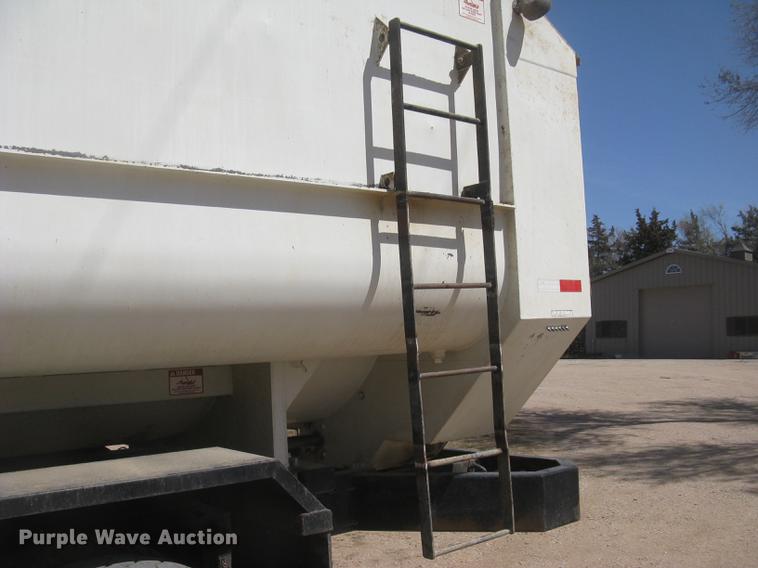 image for item DC2294 2008 Peterbilt 335 feed mixer truck