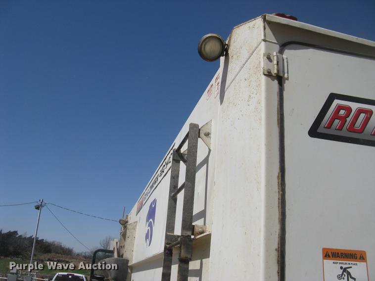 image for item DC2294 2008 Peterbilt 335 feed mixer truck