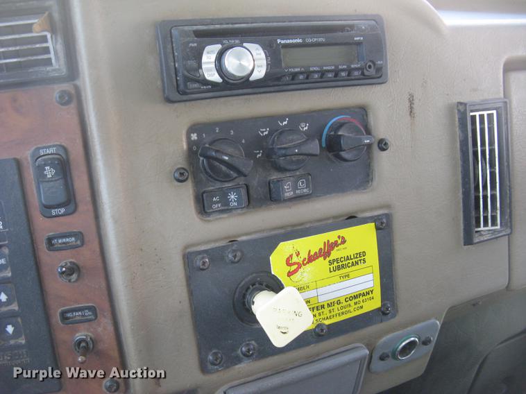 image for item DC2294 2008 Peterbilt 335 feed mixer truck