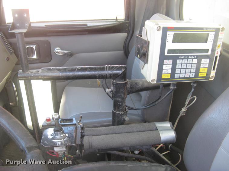 image for item DC2294 2008 Peterbilt 335 feed mixer truck