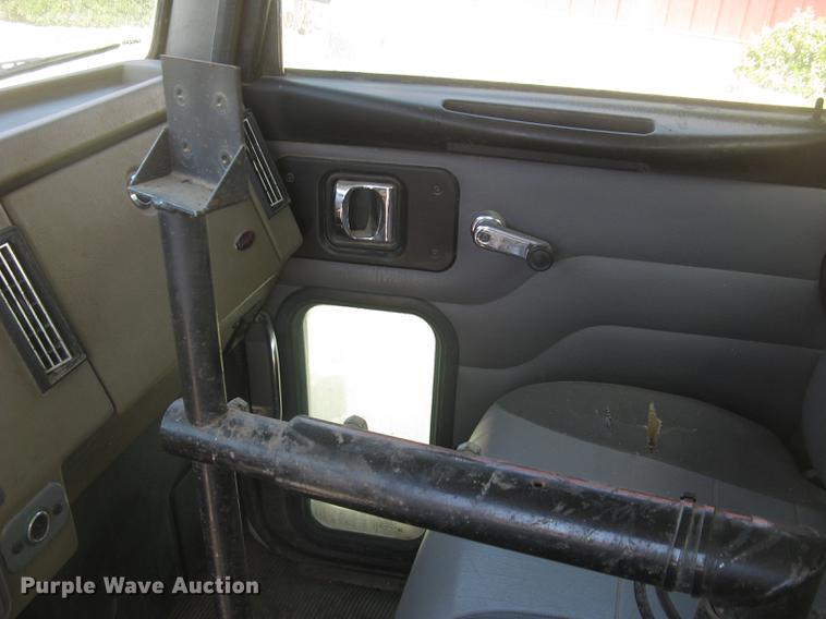 image for item DC2294 2008 Peterbilt 335 feed mixer truck